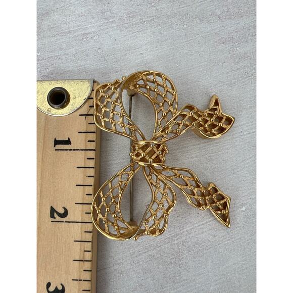 Vintage Bow Bolo Tie Women’s Gold Tone Lapel Pin/ Diamond Pattern - Picture 5 of 6